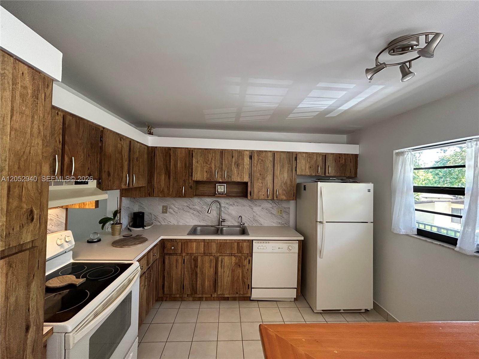 200 Gate Road, Unit 202 Hollywood, FL 33024 - Photo 5 of 29