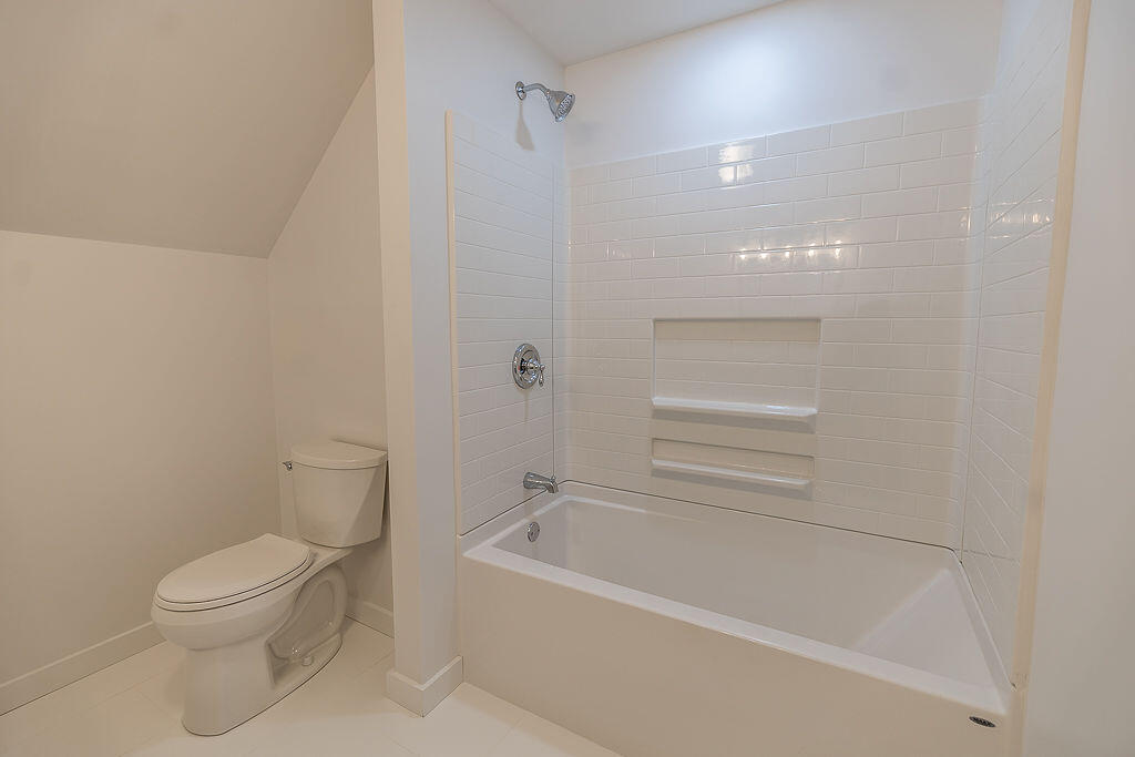 497 North Parish Road Turner, ME 04282 - Photo 33 of 67 Full bath with tub