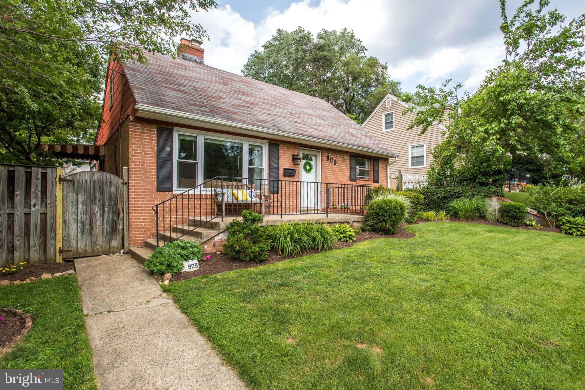 909 Robin Road Silver Spring, MD 20901 - Photo 3 of 39 a front view of a house with garden