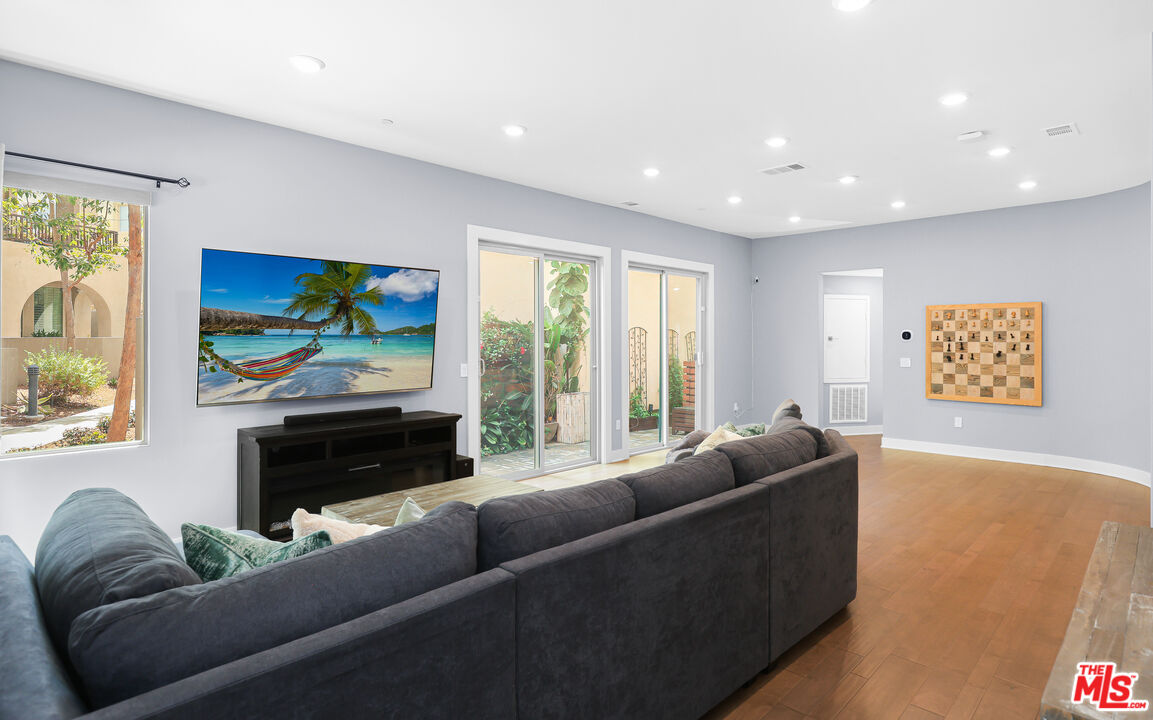 116 Catalyst Irvine, CA 92618 - Photo 10 of 75