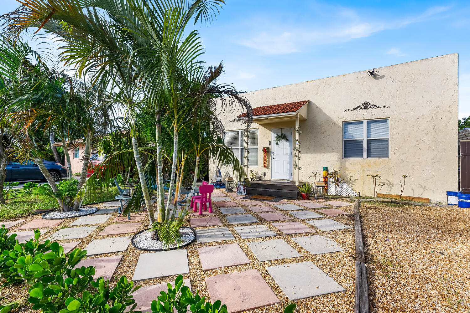 515 Pilgrim Rd-large-001-018-Exterior Fr