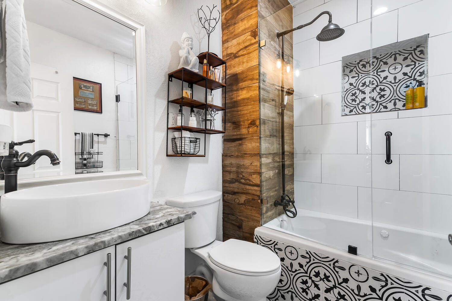 515 Pilgrim Road West Palm Beach, FL 33405 - Photo 13 of 18 515 Pilgrim Rd-large-018-011-Bathroom-15