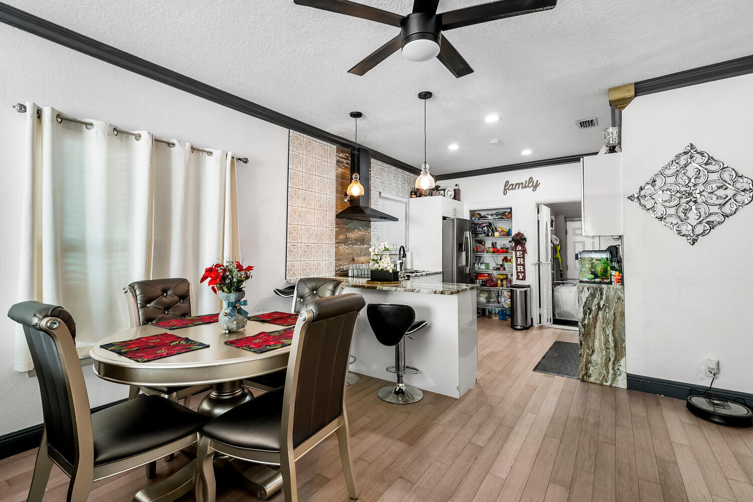 515 Pilgrim Rd-large-010-002-Dining Room