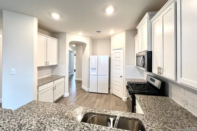 $2,095 | 786 Rushing Banks, Cibolo, TX 78108