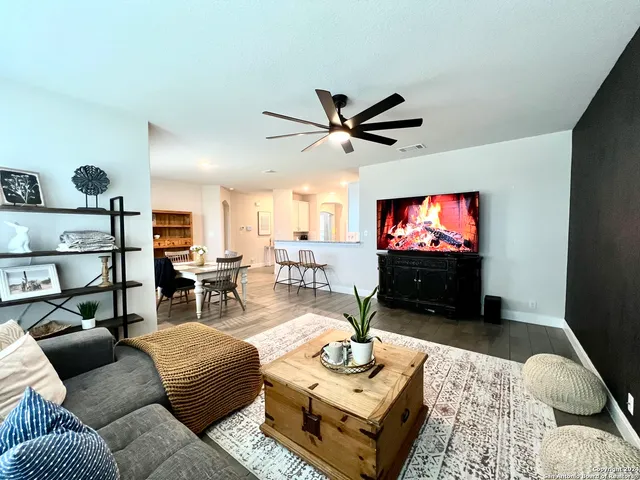 $2,095 | 786 Rushing Banks, Cibolo, TX 78108