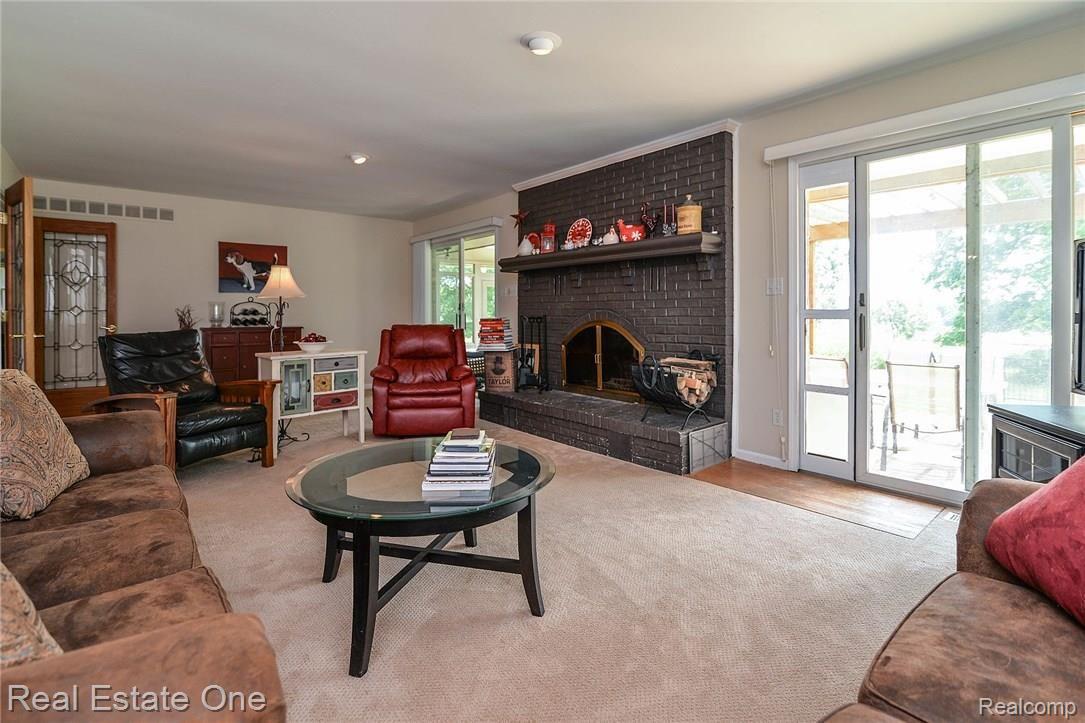 1343 Lone Tree Road Milford, MI 48380 - Photo 9 of 56 22_9.jpg