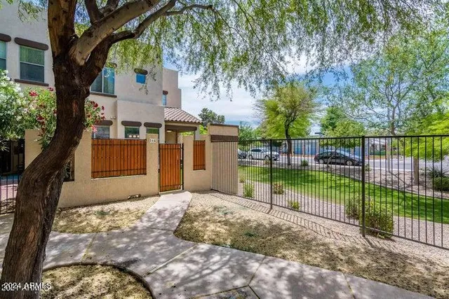 a view of a house with backyard and trees