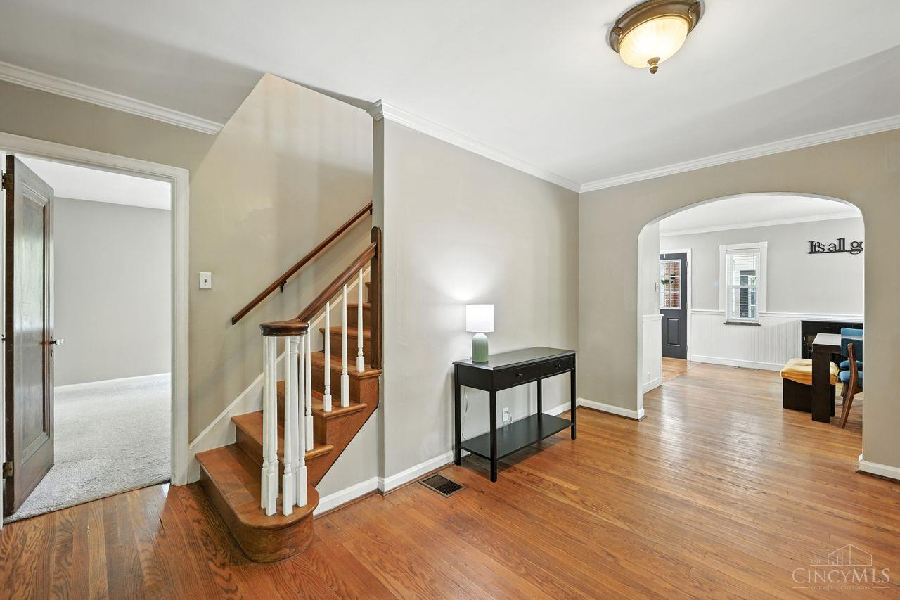 1084 Sutton Road Cincinnati, OH 45230 - Photo 4 of 33