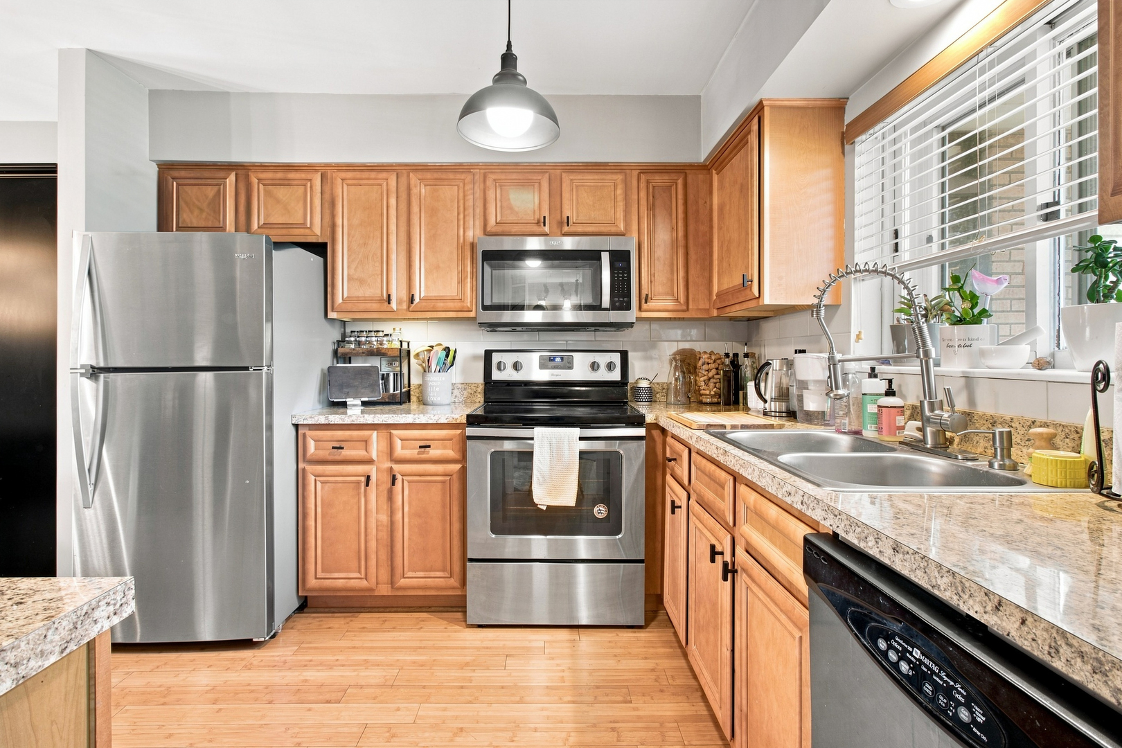 3-n550 Crown Road, Unit 10 Elmhurst, IL 60126 - Photo 9 of 30 Gallery Image 9