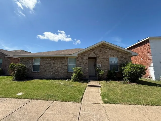 $2,450 | 1936 Encino Drive, Lancaster, TX 75146