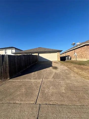 $2,450 | 1936 Encino Drive, Lancaster, TX 75146