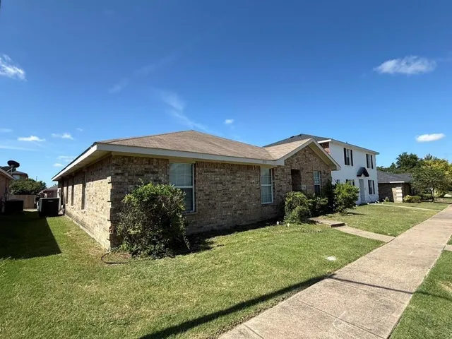 $2,450 | 1936 Encino Drive, Lancaster, TX 75146