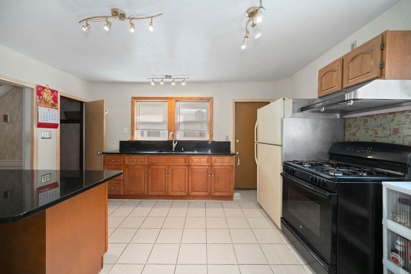 67 Colby Road Quincy, MA 02171 - Photo 4 of 36