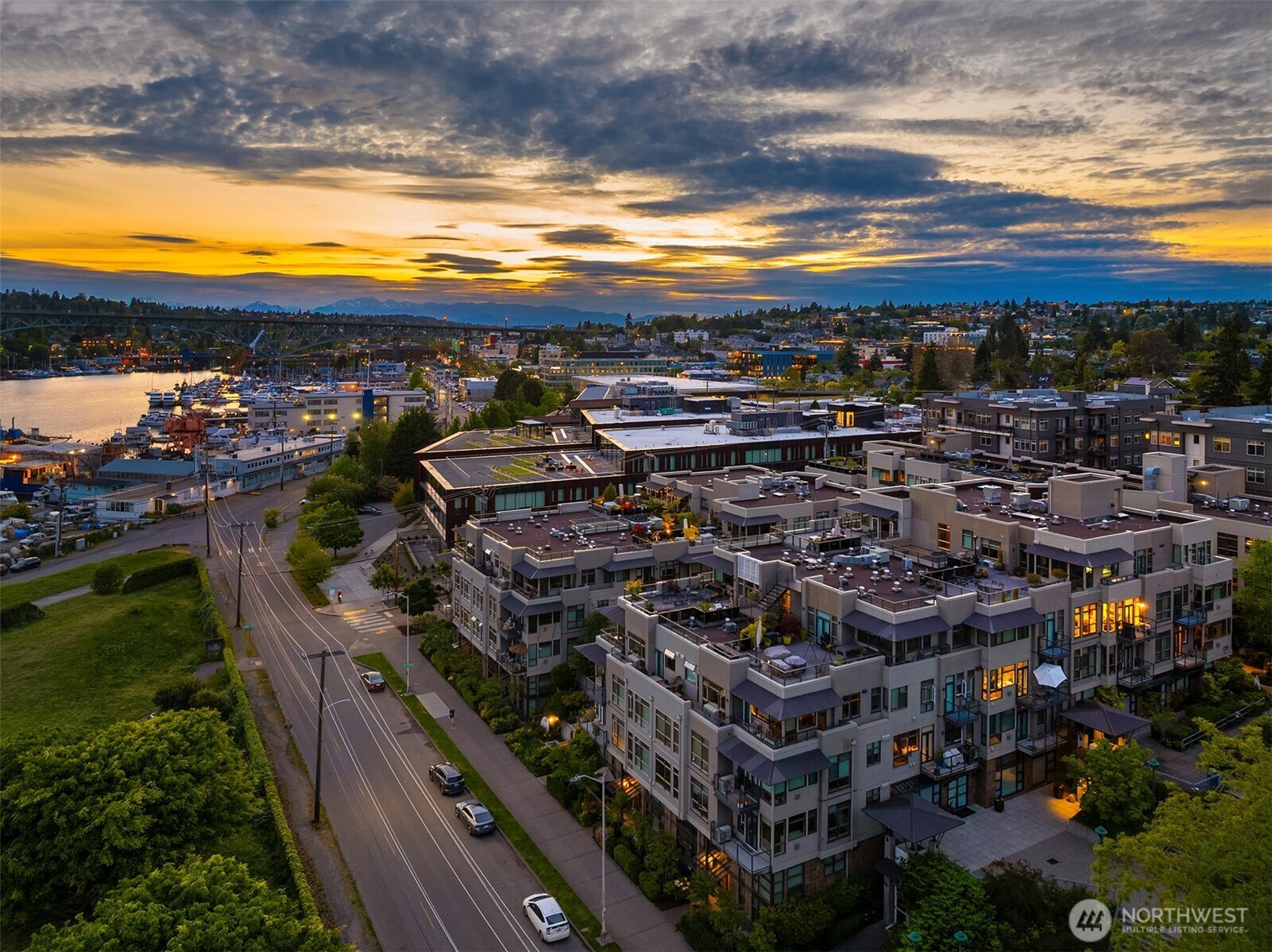 1730 North Northlake Way, Unit 415 Seattle, WA 98103 - Photo 35 of 40 a view of a city