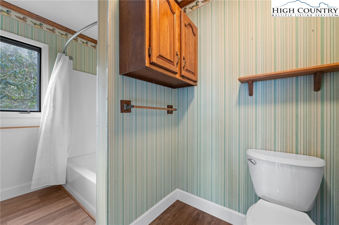 131 Hemlock Road Banner Elk, NC 28604 - Photo 16 of 37 a bathroom with a toilet a sink and bathtub