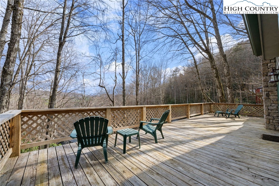 131 Hemlock Road Banner Elk, NC 28604 - Photo 26 of 37 a balcony with table and chairs