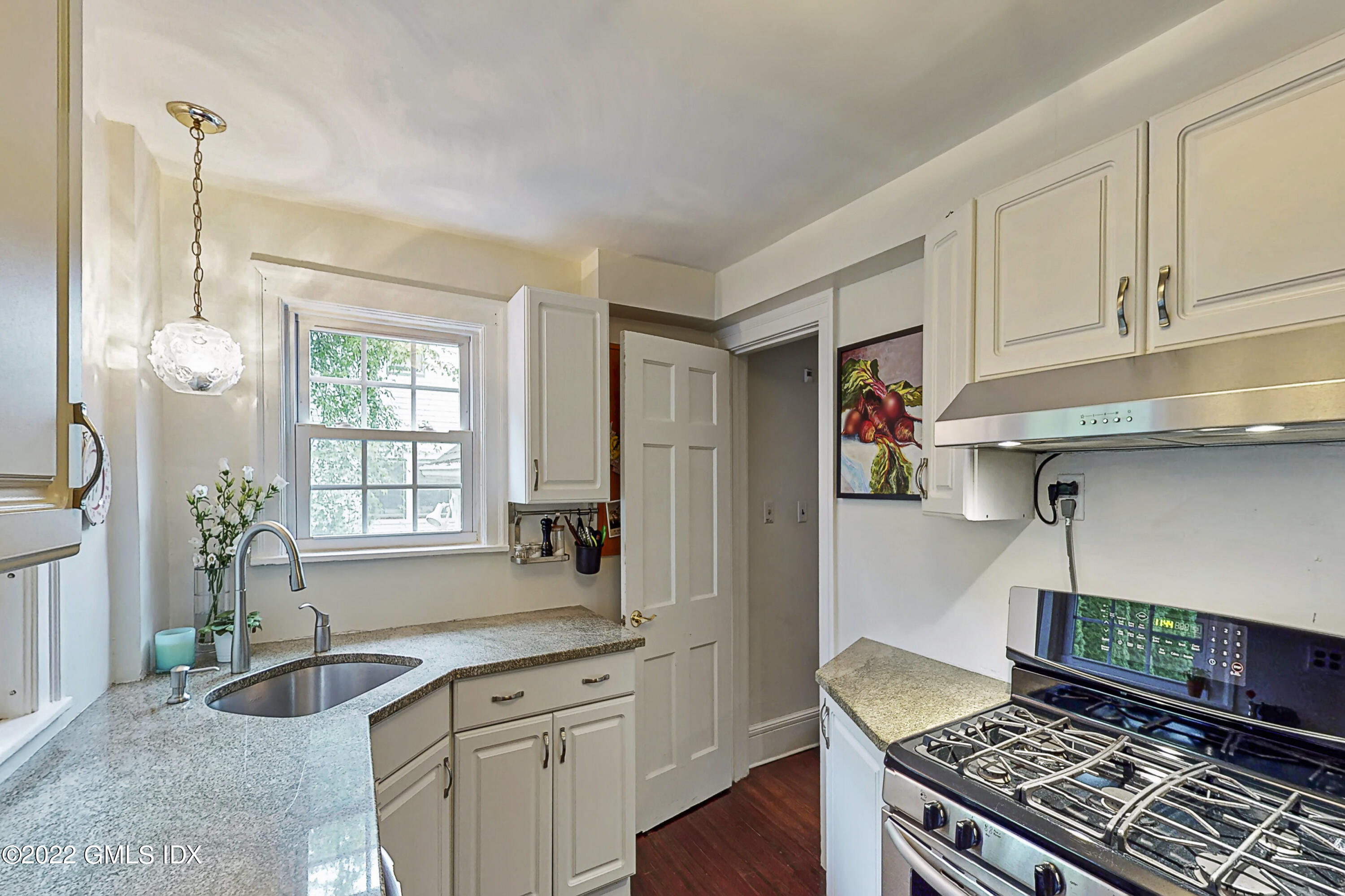 8 Hassake Road Old Greenwich, CT 06870 - Photo 11 of 37 Kitchen