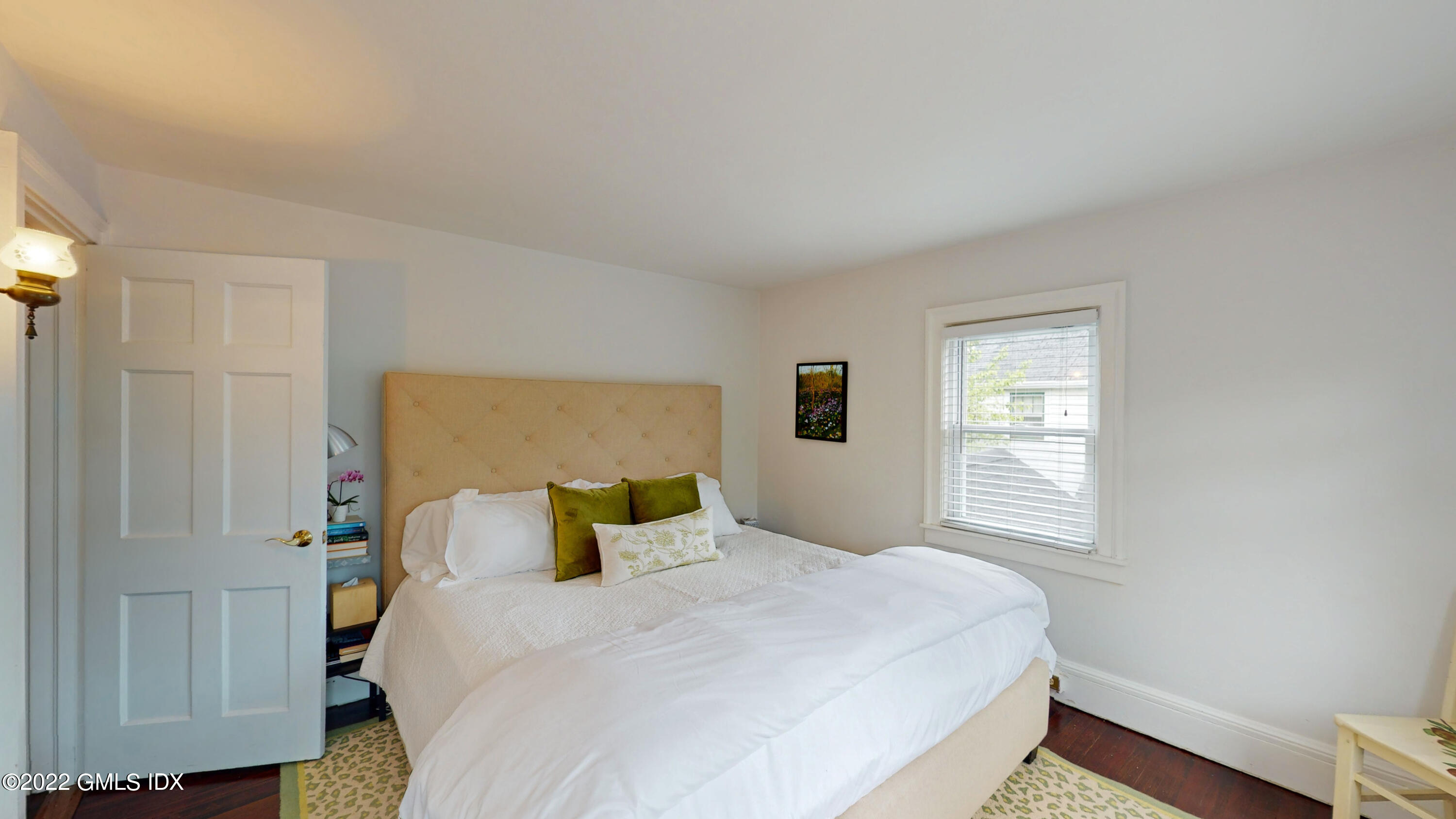 8 Hassake Road Old Greenwich, CT 06870 - Photo 17 of 37 Primary bedroom w/ king bed
