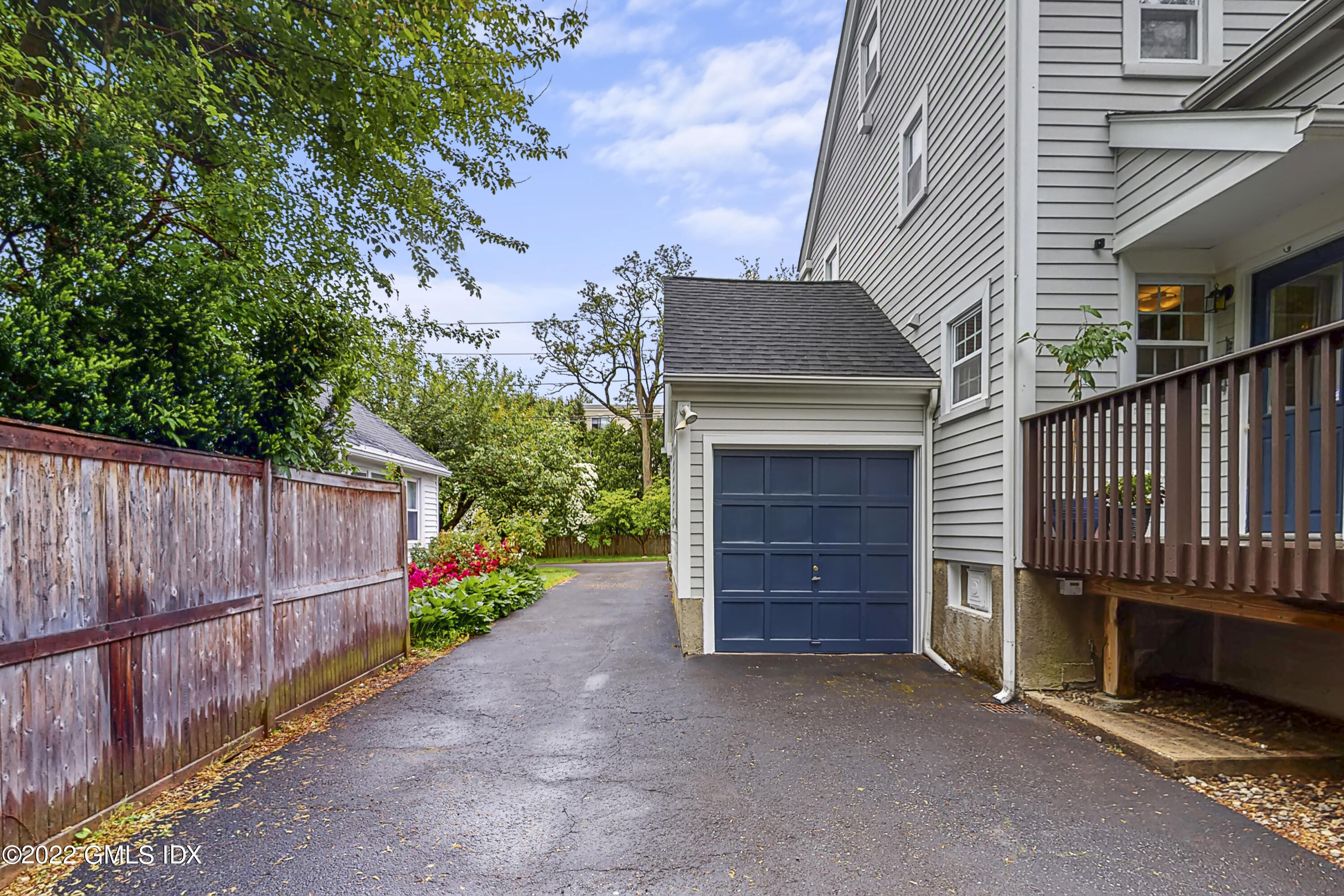 8 Hassake Road Old Greenwich, CT 06870 - Photo 31 of 37 1 car garage