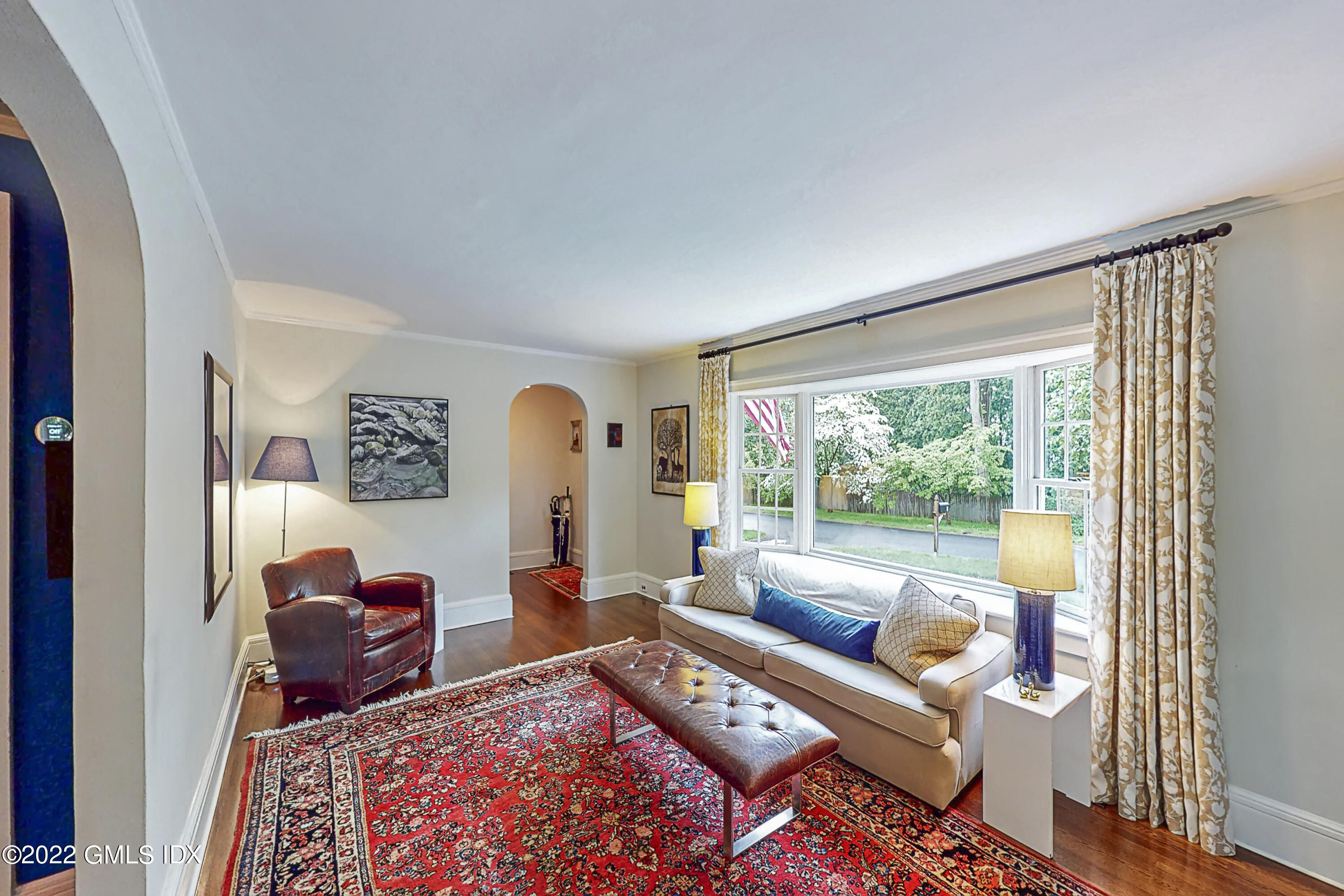 8 Hassake Road Old Greenwich, CT 06870 - Photo 4 of 37 Living Room , w/ front bay window