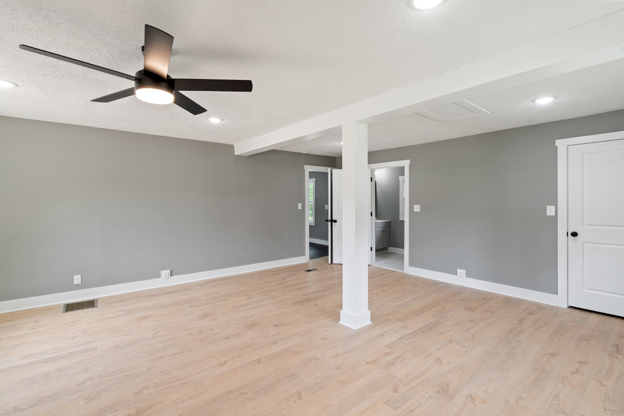 1503 5th Avenue West Springfield, TN 37172 - Photo 13 of 43 a view of an empty room