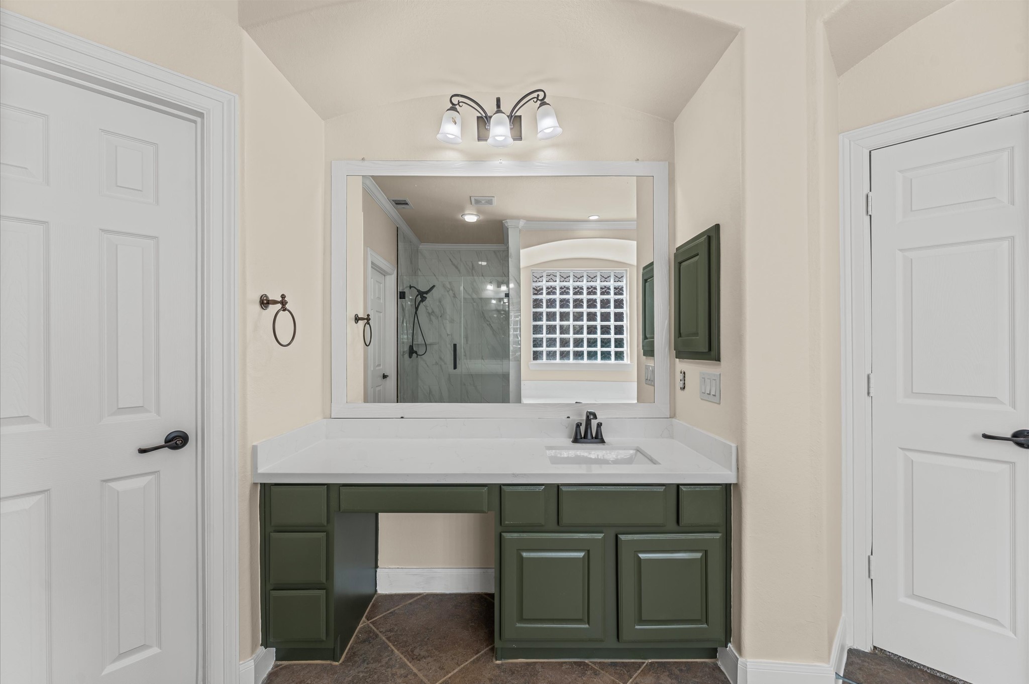 7 North Beech Springs Circle Spring, TX 77389 - Photo 28 of 50 a bathroom with a sink and a mirror
