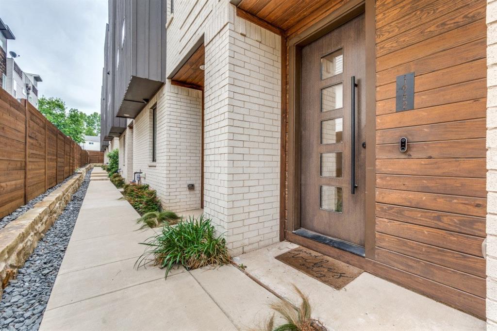 1952 Kearney Court Dallas, TX 75204 - Photo 3 of 24