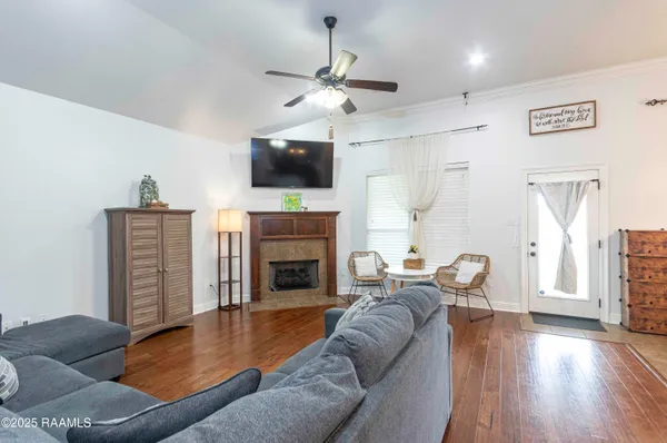 $2,000 | 207 Bayou Des Glaises Road, Broussard, LA 70518