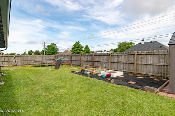 $2,000 | 207 Bayou Des Glaises Road, Broussard, LA 70518