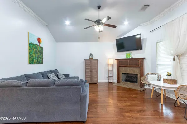 $2,000 | 207 Bayou Des Glaises Road, Broussard, LA 70518