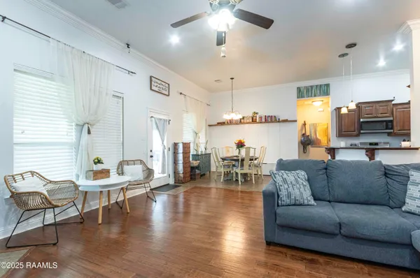 $2,000 | 207 Bayou Des Glaises Road, Broussard, LA 70518