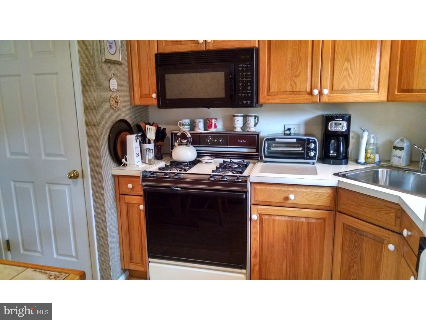 516 8 Street Riverside, NJ 08075 - Photo 4 of 25 Kitchen