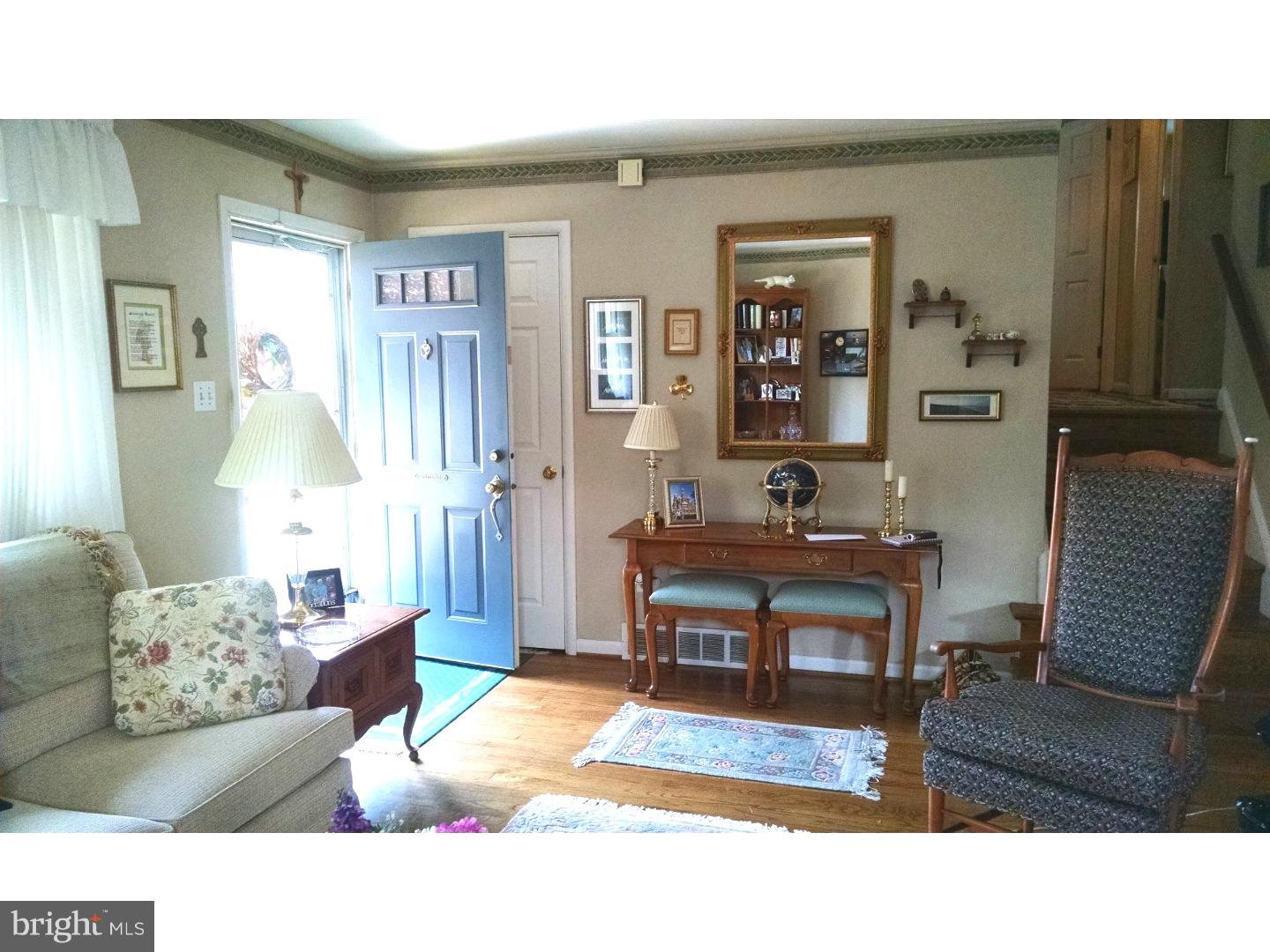 516 8 Street Riverside, NJ 08075 - Photo 5 of 25 Foyer