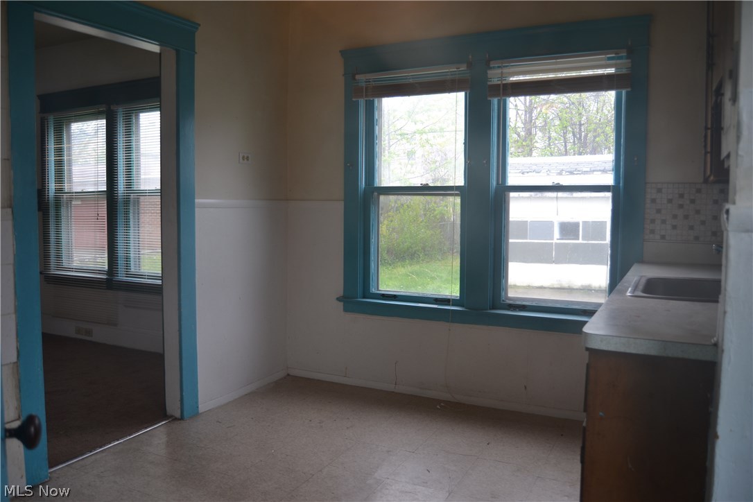 906 Alhambra Road Cleveland, OH 44110 - Photo 10 of 23