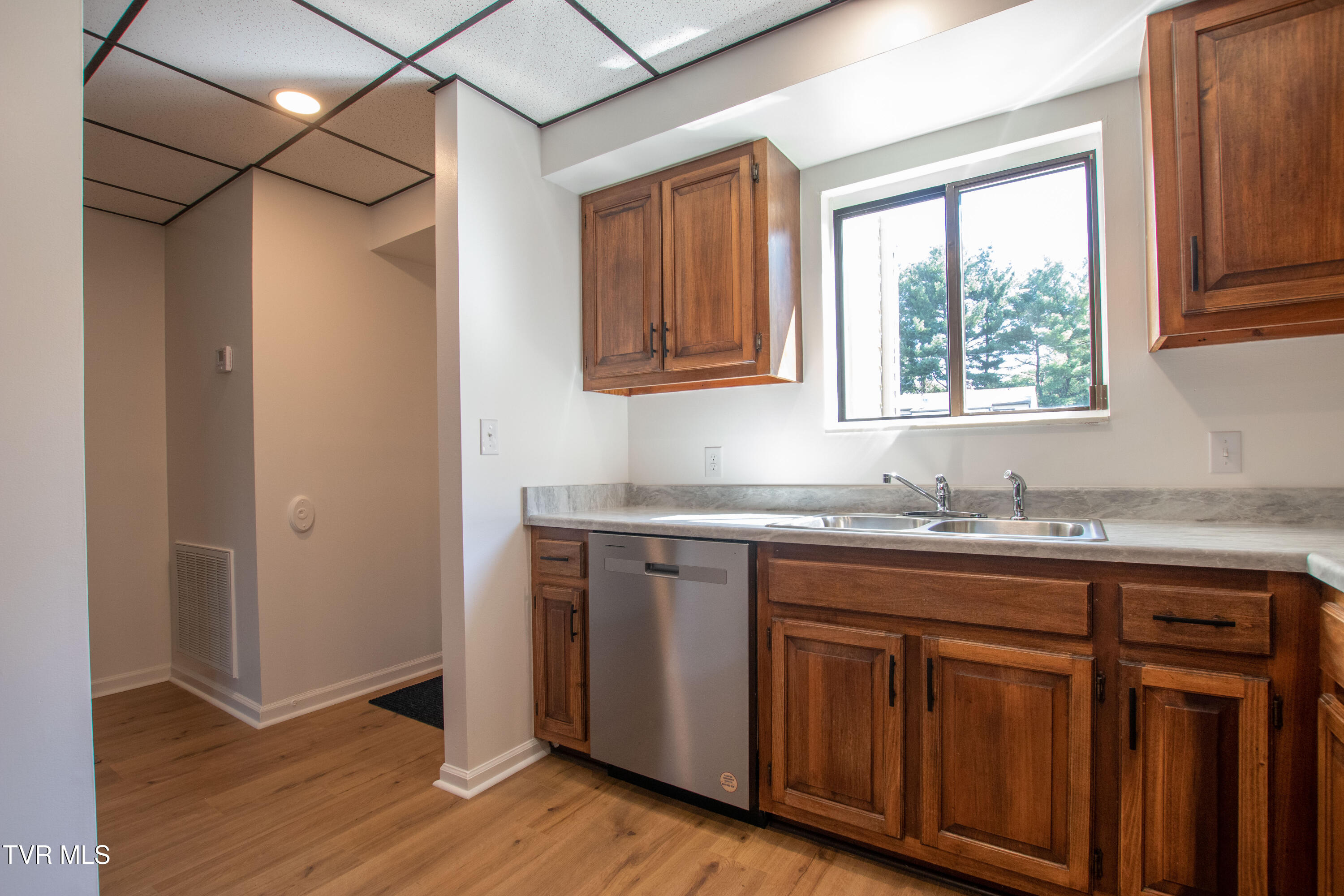 108 Melody Lane, Unit 1 Bristol, TN 37620 - Photo 16 of 38 D-1 Kitchen