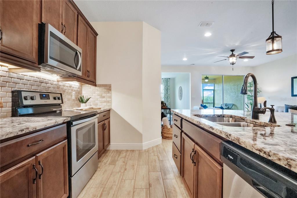 9009 Palm Key Avenue Oldsmar, FL 34677 - Photo 10 of 58