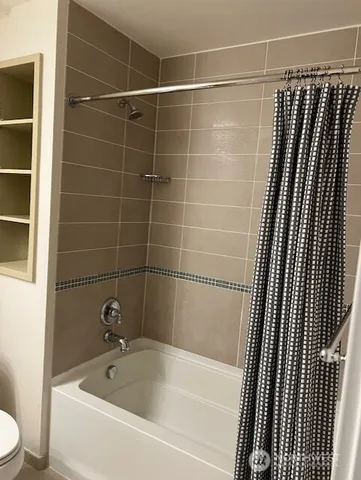 $2,250 | 180 Harbor Square Loop Northeast, Unit B118, Bainbridge Island, WA 98110