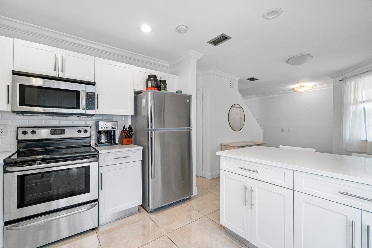 6665 Via Regina Boca Raton, FL 33433 - Photo 5 of 25 007-6665ViaRegina-BocaRaton-FL-33433-SMA