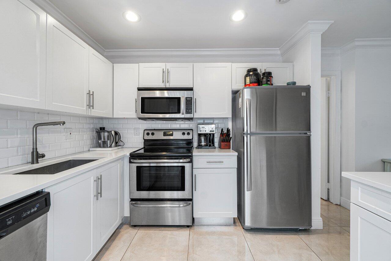 6665 Via Regina Boca Raton, FL 33433 - Photo 6 of 25 008-6665ViaRegina-BocaRaton-FL-33433-SMA