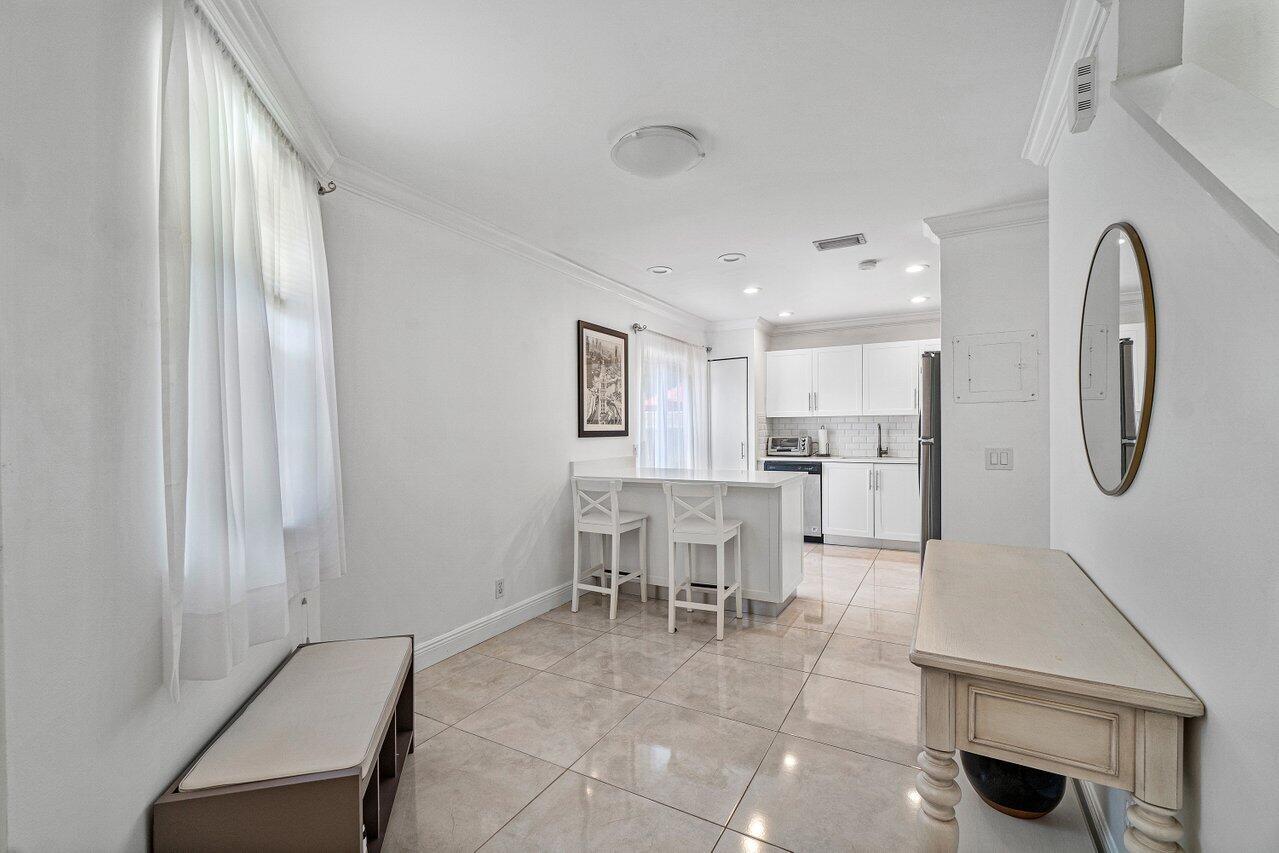 6665 Via Regina Boca Raton, FL 33433 - Photo 8 of 25 011-6665ViaRegina-BocaRaton-FL-33433-SMA