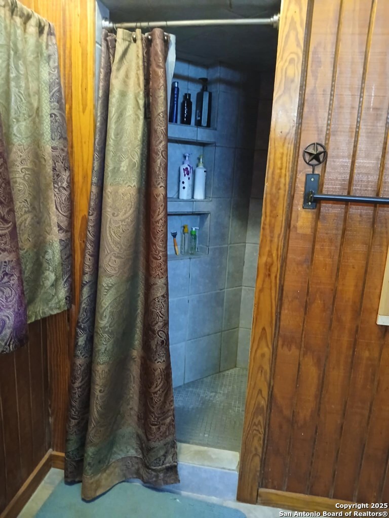 1121 Colony Road Beeville, TX 78102 - Photo 19 of 19 a bathroom with a shower