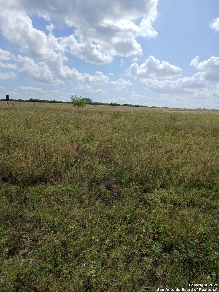 1121 Colony Road Beeville, TX 78102 - Photo 9 of 19 a view of an ocean