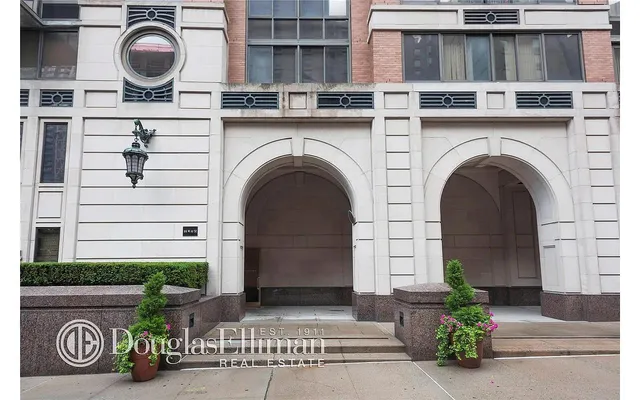 $1,350,000 | 161 West 61st Street, Unit 16F | Upper West Side