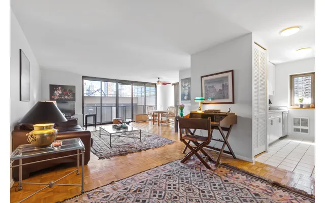 $1,350,000 | 161 West 61st Street, Unit 16F | Upper West Side