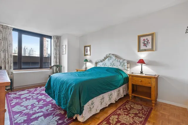 $1,350,000 | 161 West 61st Street, Unit 16F | Upper West Side