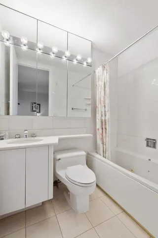 $1,350,000 | 161 West 61st Street, Unit 16F | Upper West Side