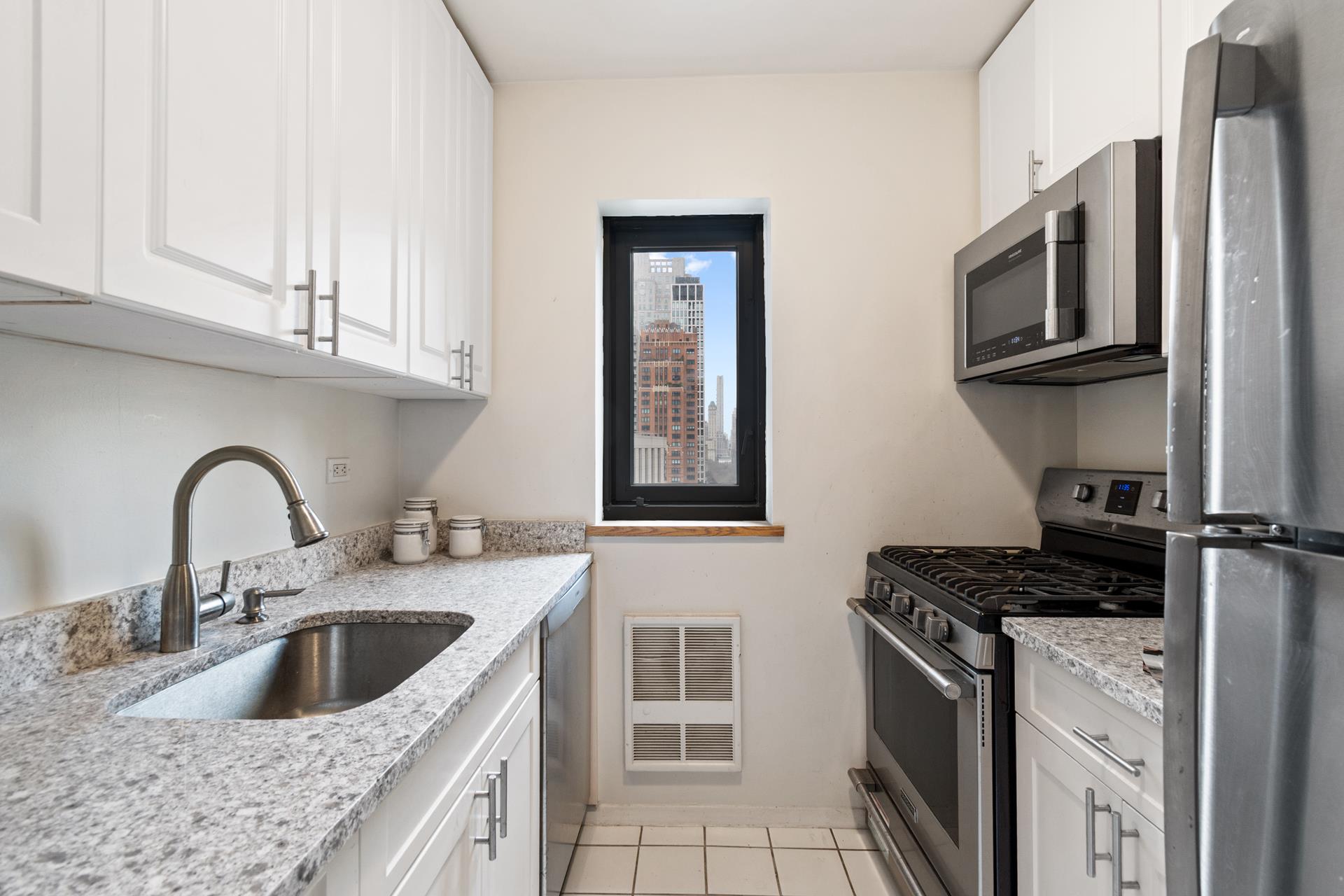 161 West 61st Street, Unit 16F Manhattan, NY 10023 - Photo 4 of 19