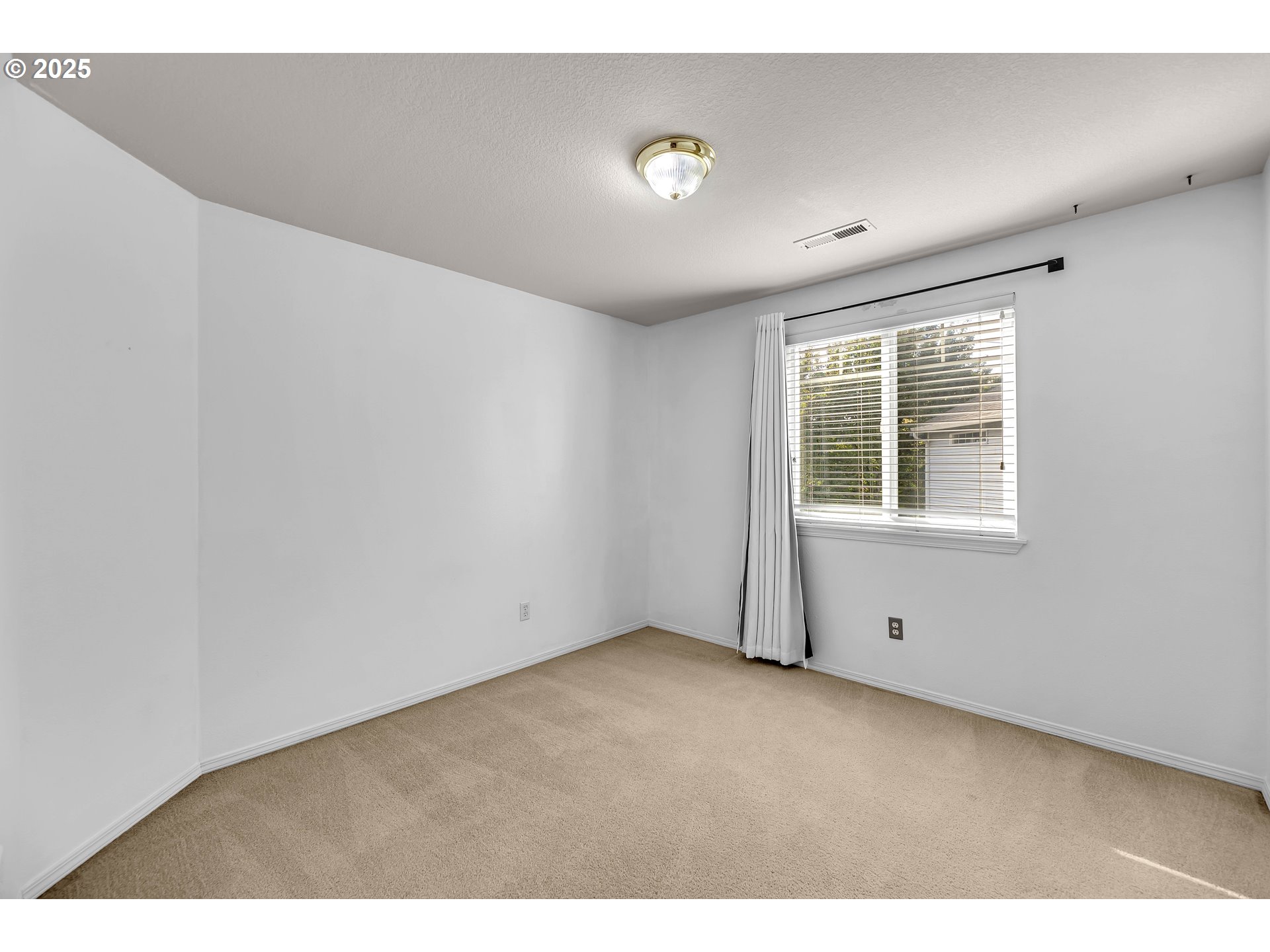 19509 Southeast 33rd Street Camas, WA 98607 - Photo 25 of 37 an empty room with windows