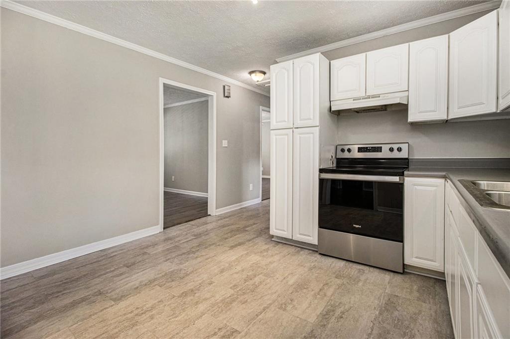 150 Dub Walker Road Jackson, GA 30233 - Photo 13 of 32 a kitchen with granite countertop a stove and a refrigerator