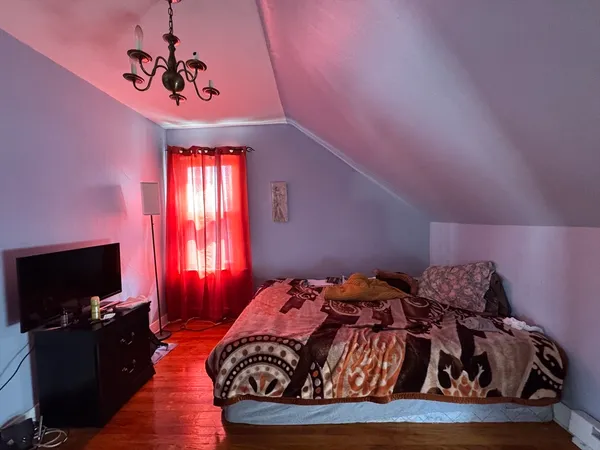 $2,300 | 631 Walnut Street, Unit 3, Fall River, MA 02720